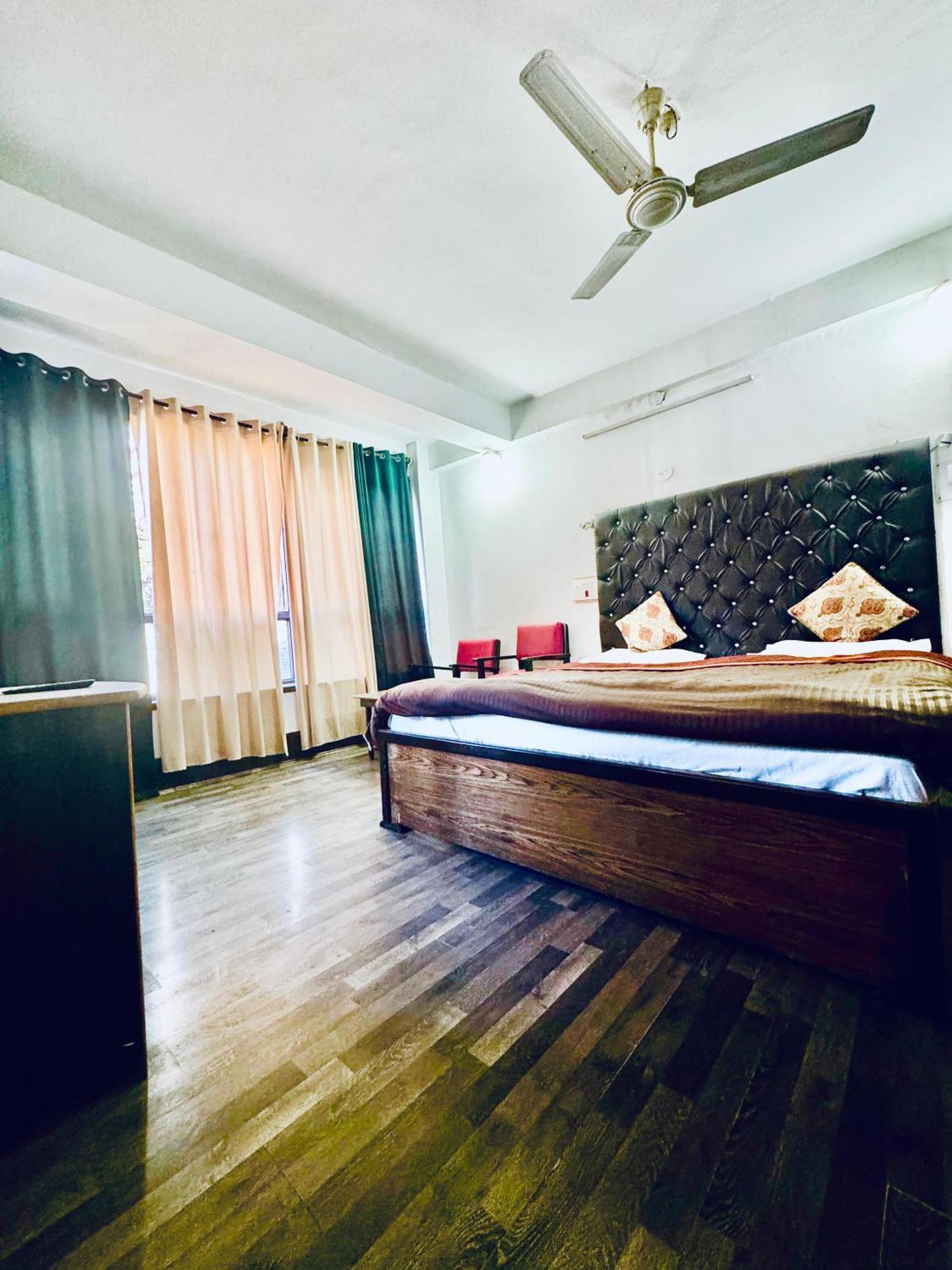 Olive Ventures, Royal Inn, Ritz Srīnagar Dış mekan fotoğraf
